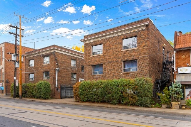 1383 Bathurst St