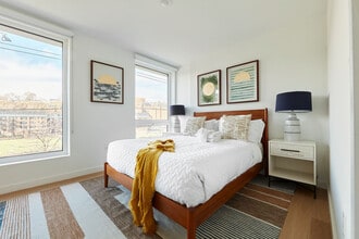 1b Marshall Dr in Hoboken, NJ - Foto de edificio - Building Photo