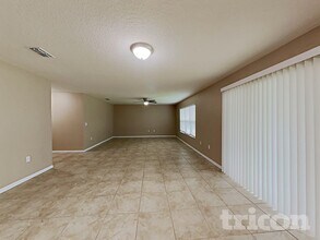 2834 Shelburne Way in St. Cloud, FL - Foto de edificio - Building Photo