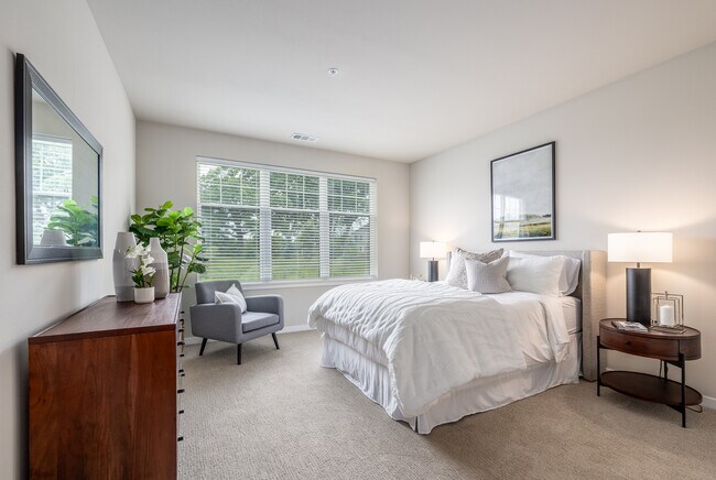 Seasons at North Aurora in North Aurora, IL - Building Photo - Interior Photo