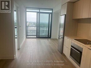 86 Dundas St E in Mississauga, ON - Building Photo - Building Photo