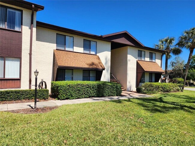 552 Fairways Dr in Ocala, FL - Building Photo - Building Photo
