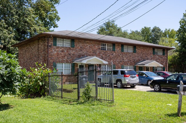 6557 Raymond Dr in Union City, GA - Building Photo - Primary Photo