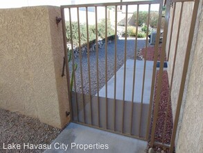 2592 Beverly Glen Dr in Lake Havasu City, AZ - Building Photo - Building Photo