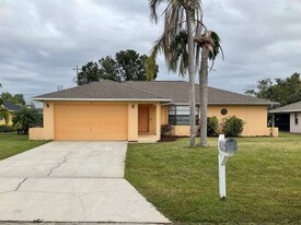200 SE 19th Terrace in Cape Coral, FL - Building Photo