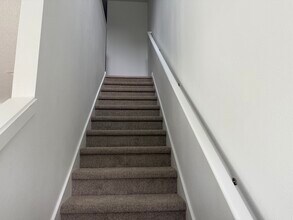 1903 Hawthorne St, Unit A in Forest Grove, OR - Foto de edificio - Building Photo