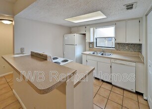 5602 Pinebay Cir S in Jacksonville, FL - Building Photo - Building Photo