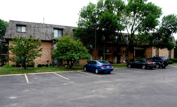 The Arbors of Buffalo Grove in Buffalo Grove, IL - Building Photo - Building Photo