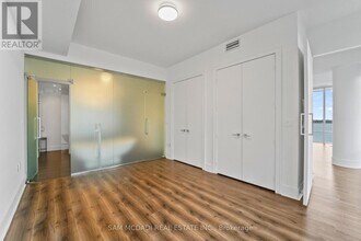 29 Queens Quay E in Toronto, ON - Building Photo - Building Photo