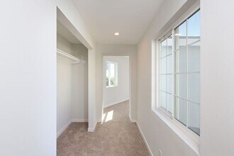 4360 Ocean View Blvd in Montrose, CA - Building Photo - Building Photo