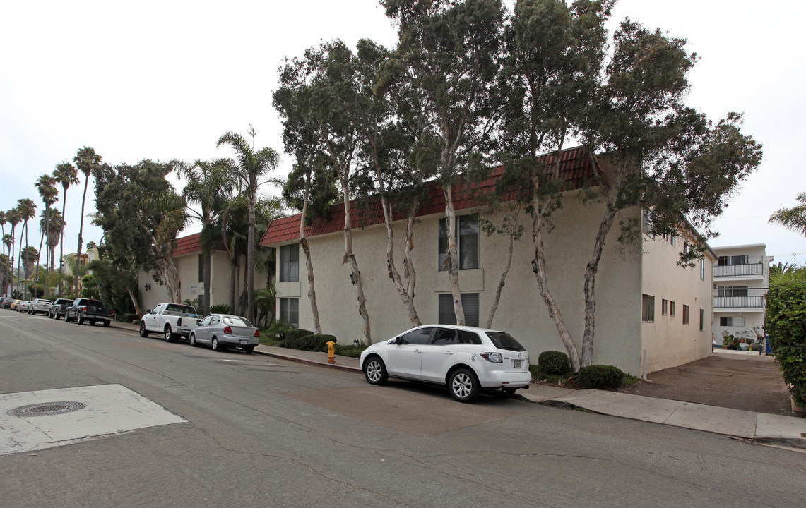 West Star Apartments in La Jolla, CA - Building Photo