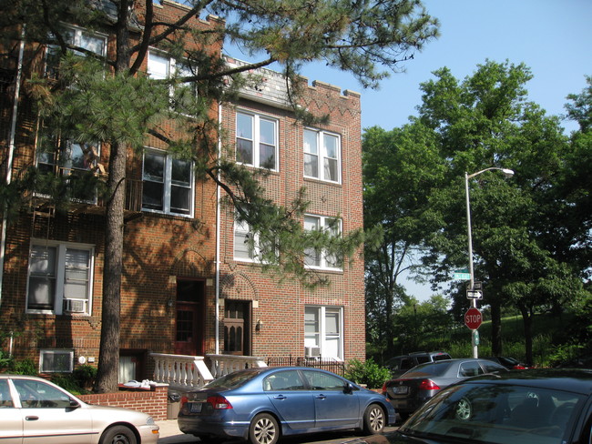 6802 Owls Head Ct in Brooklyn, NY - Foto de edificio - Building Photo