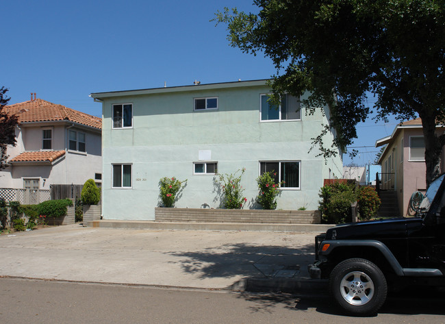 1424-1430 Hornblend St in San Diego, CA - Building Photo - Building Photo