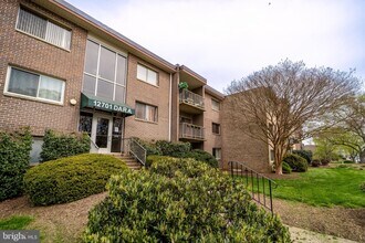 12701 Dara Dr, Unit 104 in Woodbridge, VA - Foto de edificio - Building Photo
