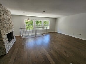 323 S Broadway, Unit 1 in Redondo Beach, CA - Foto de edificio - Building Photo