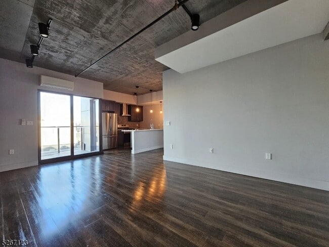 58 Elm St in Newark, NJ - Foto de edificio - Building Photo