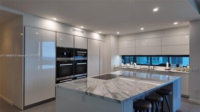 18555 Collins Ave, Unit 905 in Sunny Isles Beach, FL - Building Photo - Building Photo