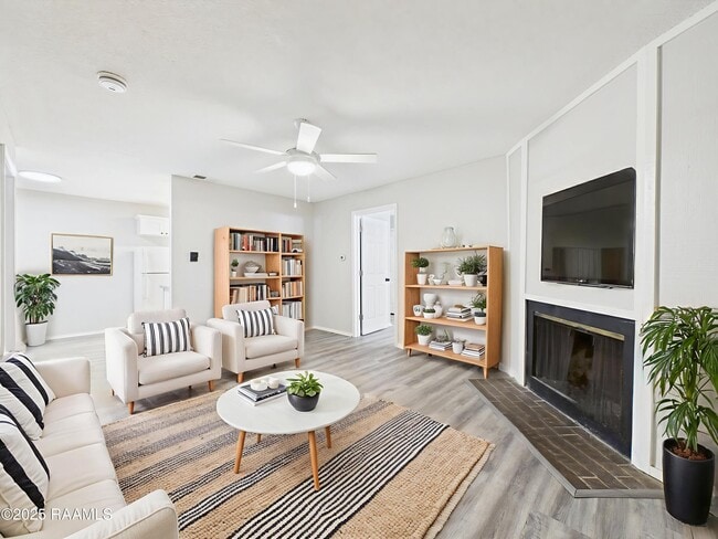 107 Meudon St in Lafayette, LA - Building Photo - Building Photo