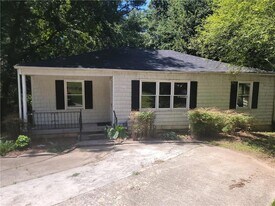 1040 Shepherds Ln NE in Atlanta, GA - Building Photo