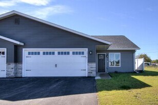 203 N Camelot Ln - Moon Lake 10 Units in Rice Lake, WI - Building Photo