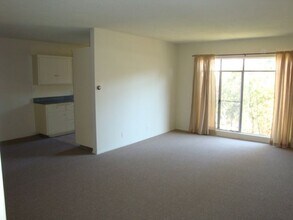 526 St Andrews S Pl, Unit 27 in Los Angeles, CA - Building Photo - Building Photo