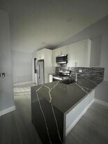 4404 Treasure Cove Dr in Fort Lauderdale, FL - Building Photo