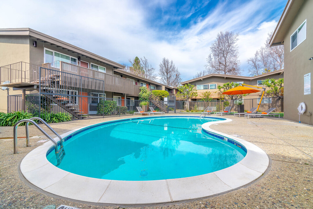 Element Apartments in Sunnyvale, CA - Foto de edificio