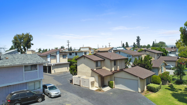 Colima in Whittier, CA - Foto de edificio - Building Photo