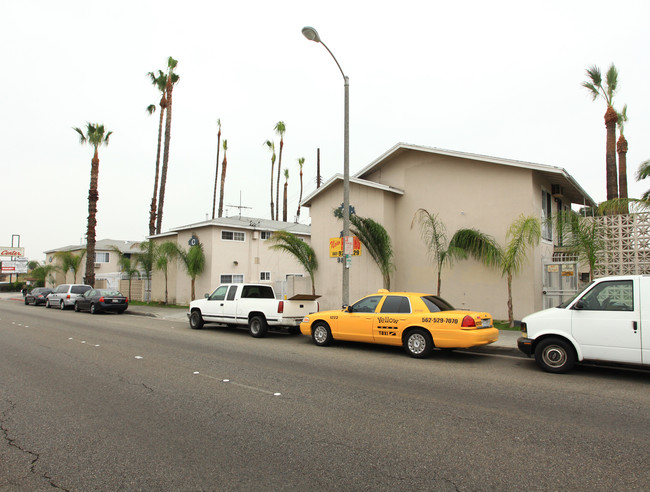 The Blue Terrace in Bellflower, CA - Building Photo - Building Photo