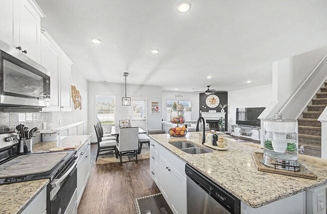 property at 2784 Nottingham Dr