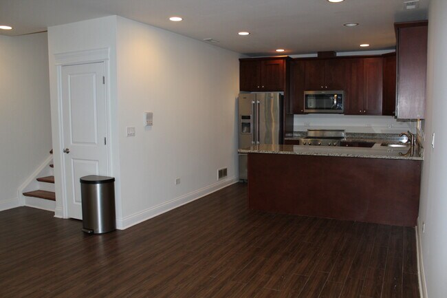 1215 N Cleaver St in Chicago, IL - Building Photo - Building Photo