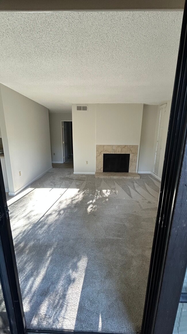 871 Woodside Ln E, Unit 3 in Sacramento, CA - Foto de edificio - Building Photo