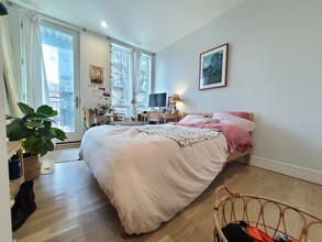 17 Jefferson St, Unit 2 in Brooklyn, NY - Foto de edificio - Building Photo