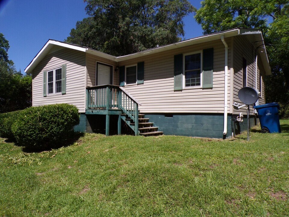 1095 Foster Cir Rentals in Valley, AL