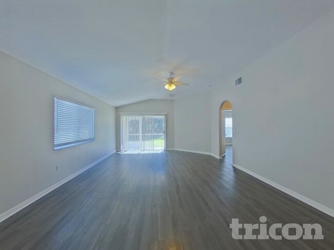 31420 Triborough Dr in Wesley Chapel, FL - Foto de edificio - Building Photo