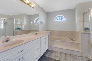 138 SE 30th Terrace in Cape Coral, FL - Building Photo