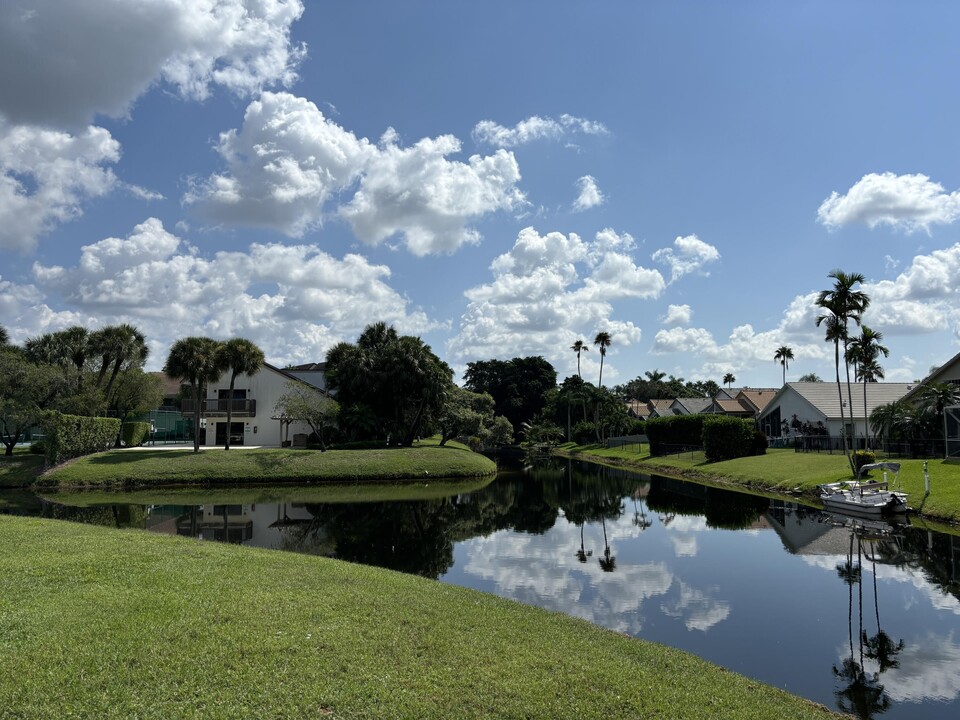 12692 Shoreline Dr in Wellington, FL - Foto de edificio