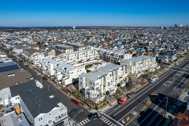 1 S Douglas Ave in Margate City, NJ - Foto de edificio - Building Photo