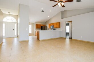 653 Cotulla Dr in Kissimmee, FL - Building Photo - Building Photo