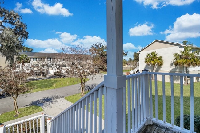property at 324 Laurel Oak Ln