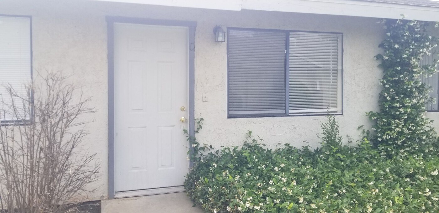 7116 Ming Ave in Bakersfield, CA - Building Photo