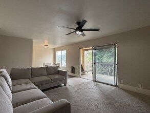 8561 Villa La Jolla Dr in San Diego, CA - Building Photo - Building Photo