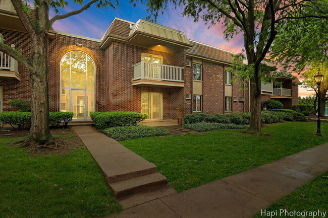 property at 906 W Alleghany Dr