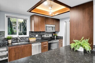 7571 Old Redmond Rd, Unit 14 in Redmond, WA - Foto de edificio - Building Photo