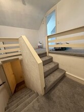 700 Hedgerow Dr, Unit 2 bedroom 3rd floor in Broomall, PA - Foto de edificio - Building Photo