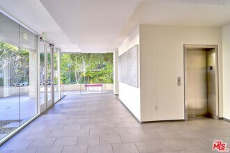 9005 Cynthia St in West Hollywood, CA - Building Photo - Building Photo