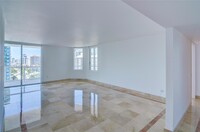 5900 Collins Ave, Unit 1508 in Miami Beach, FL - Building Photo - Building Photo