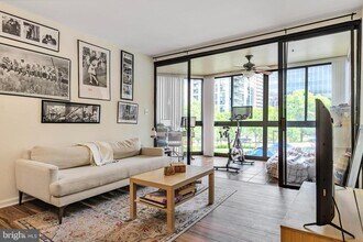 1001 N Randolph St in Arlington, VA - Building Photo - Building Photo