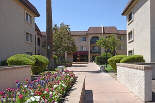 3033 E Devonshire Ave in Phoenix, AZ - Building Photo