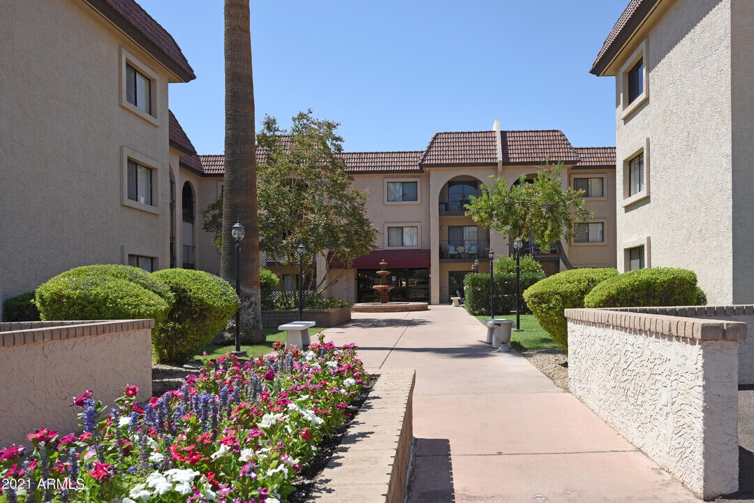 3033 E Devonshire Ave in Phoenix, AZ - Building Photo